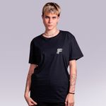 CAMISETA PRETA - REVELA