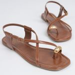Sandália Rasteira Caramelo com Detalhe Metal Dourado no Dedo