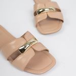 Rasteira Casual Nude Detalhe Metal Dourado