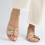 Rasteira Casual Nude Detalhe Metal Dourado