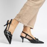 Scarpin Slingback Preto Salto Kitten Com Fivela