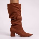 Bota Slouchy Camurça Caramelo Salto Bloco