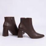 Bota Cano Curto Marrom Salto Bloco Bico Fino