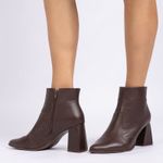 Bota Cano Curto Marrom Salto Bloco Bico Fino