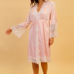 Robe Curto em Cetim e Renda Rosa Silvia - Miss Victtoria