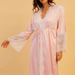 Robe Curto em Cetim e Renda Rosa Silvia - Miss Victtoria