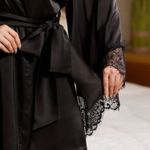 Robe em Cetim Noir Preto