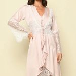 Robe Curto em Cetim com Renda Milena - Miss Victtoria