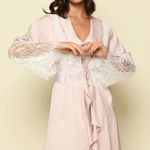 Robe Curto em Cetim com Renda Milena - Miss Victtoria
