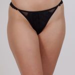 Calcinha Fio Dental com Renda no Bumbum Poésie
