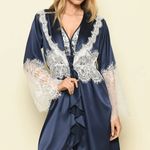 Robe Curto em Cetim com Renda Milena - Miss Victtoria
