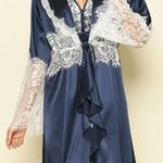 Robe Curto em Cetim com Renda Milena - Miss Victtoria