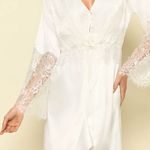Robe Curto em Cetim com Renda Milena - Miss Victtoria