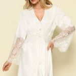 Robe Curto em Cetim com Renda Milena - Miss Victtoria