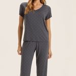Pijama Feminino Manga curta e Capri Basic Poá