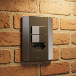 2 Interruptores Paralelos + 1 Tomada 2P+T 10A/250Vca Engate Rápido com placa Rapid Preta (39540)
