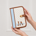 Porta Cartão Vacina Off White, Azul e Caramelo 