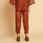 Calça Tela Bordada