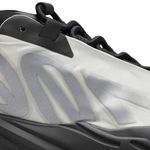 Tênis Adidas Yeezy 700 MNVN Bone
