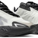 Tênis Adidas Yeezy 700 MNVN Bone