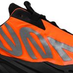Tênis Adidas Yeezy 700 MNVN Orange