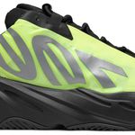 Tênis Adidas Yeezy 700 MNVN Phosphor