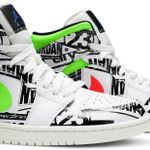 Tênis Air Jordan 1 Mid Over-Print Logos