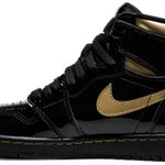 Tênis Air Jordan 1 Retro High OG Black Metallic Gold