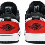 Tênis Air Jordan 1 Low Brushstroke Swoosh - Black Red