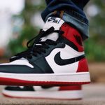 Tênis  Air Jordan 1 Retro High OG Black Toe 2016