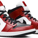 Tênis Air Jordan 1 Mid Chicago Black Toe (2020)