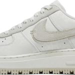 Tênis Nike Air Force 1 Luxe Triple White