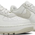 Tênis Nike Air Force 1 Luxe Triple White