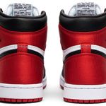 Tênis Air Jordan 1 Retro High Satin Black Toe