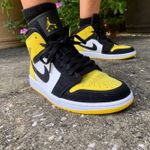 Tênis Air Jordan 1 Mid SE Yellow Toe 