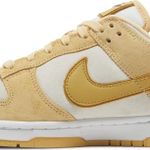 Tênis Nike Dunk Low Gold Suede