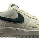 Tênis Nike Air Force 1 '07 Essential Beige Gold
