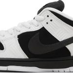 Tênis Nike TIGHTBOOTH x Dunk Low SB