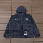 Jaqueta The North Face Retro 1986 Mountain Jacket XX KAWS