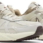Tênis Nike V2K Run Light Orewood Brown