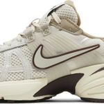 Tênis Nike V2K Run Light Orewood Brown