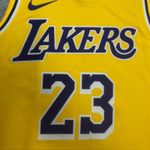 Regata NBA Los Angeles Lakers Gold Association Edition Swingman Jersey 2022/23 LeBron James 23