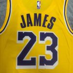 Regata NBA Los Angeles Lakers Gold Association Edition Swingman Jersey 2022/23 LeBron James 23