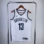 Regata NBA Brooklyn Nets White Association Edition Swingman Jersey 2022/23 James Hardene 13