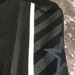 Regata NBA Brooklyn Nets Jordan Statement Edition 22/23 Swingman Jersey Preta Kyrie Irving 11