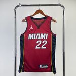 Regata NBA Miami Jordan Heat Statement Edition 22/23 Swingman Jersey Vermelha Jimmy Butler 22