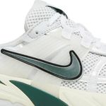 Tênis Nike V2K Run Fir