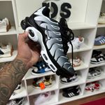 Tênis Nike Air Max Plus Black Metallic Silver (PRONTA ENTREGA)
