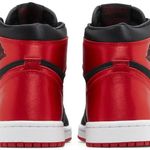 Tênis Air Jordan 1 Retro High OG Satin Bred 2023
