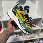 Tênis Nike Sacai x VaporWaffle Tour Yellow (PRONTA ENTREGA)